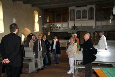 Besucher in der Sükower Kirche